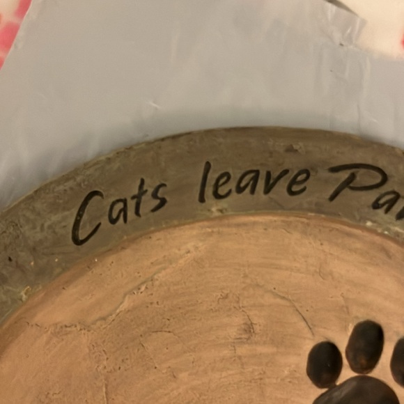 Holly Hobby Stone Marker/Stepping Stone Of Cat Paws - Picture 2 of 5